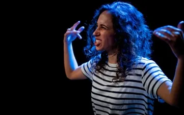 הצגה: חיה להפליא | תיאטרון האינקובטור