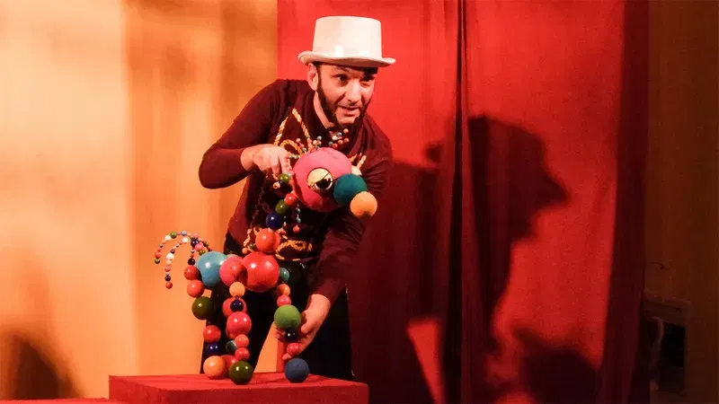 לושריק - הצגה ברוסית