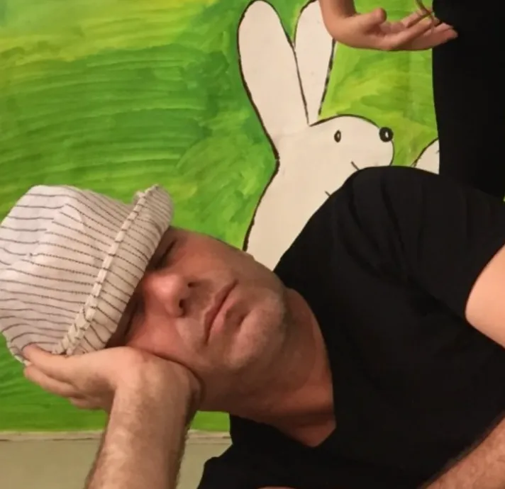 ״מוכר הכובעים״