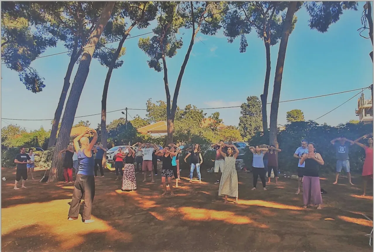 צ'י קונג בחורשת רידינג בתל אביב - גוף-נשימה-נוכחות