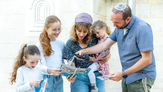 התעלומה בסלון של בגין – משימה בלשית לכל המשפחה!