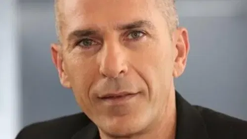 בועז טביב ולהקתו במופע יווני - בוטל