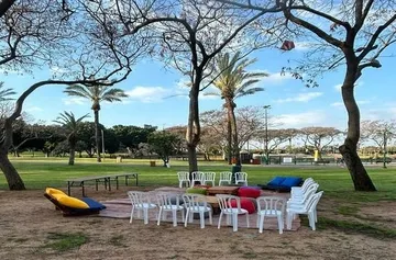 ערכת יום הולדת ליד פינת החי או סלון מאבן