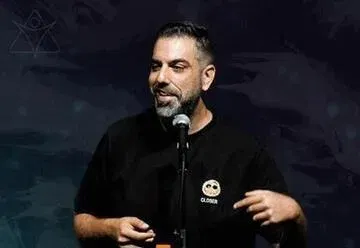דניאל כהן במופע סטנד אפ
