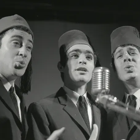 שרים עם התזמורת 1 | הגשש החיוור