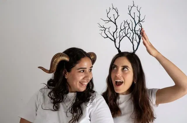“לראות אותך” מהמראה אל המצלמה – דרך מבט חדשה על עצמך