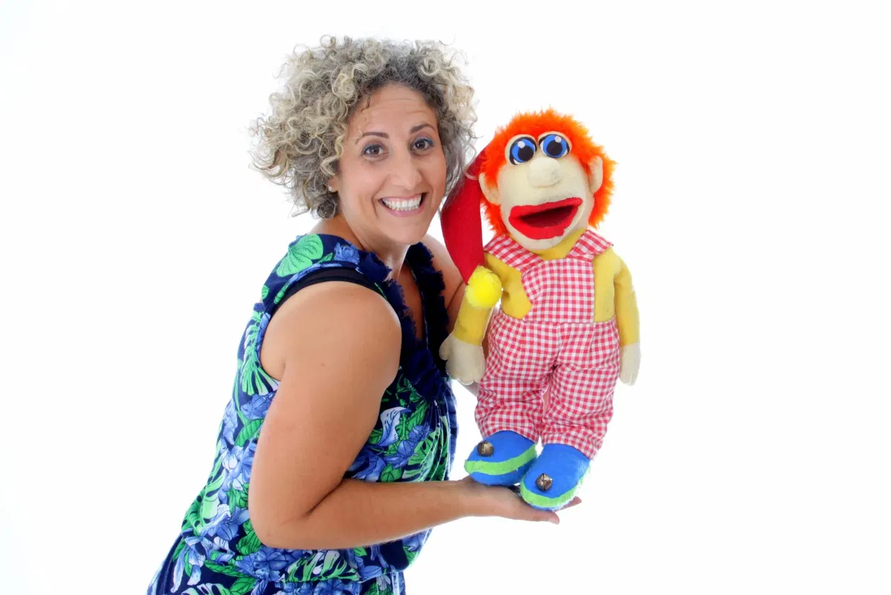 הצגה לקטנטנים חומי הכלכלב