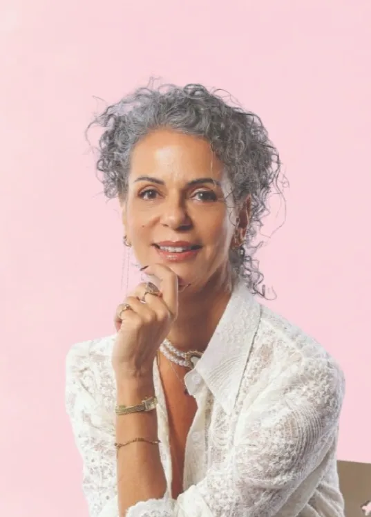 כבר לא שקופה – הרצאה על אומץ, תעוזה והגשמה