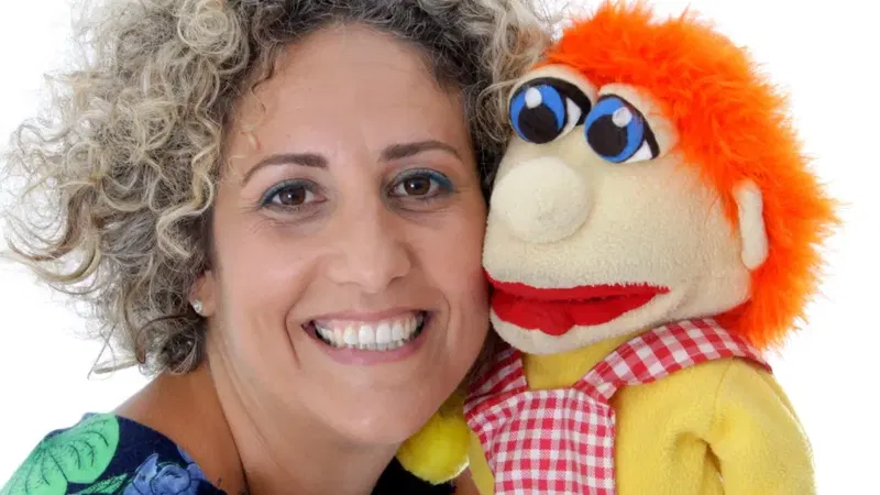 תיאטרון בובות עם דבי - 'איך מתחילים שנה חדשה'