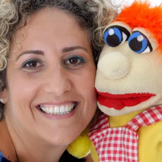תיאטרון בובות עם דבי - 'איך מתחילים שנה חדשה'