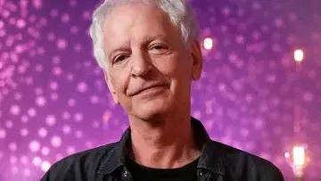 שלום חנוך | יציאה