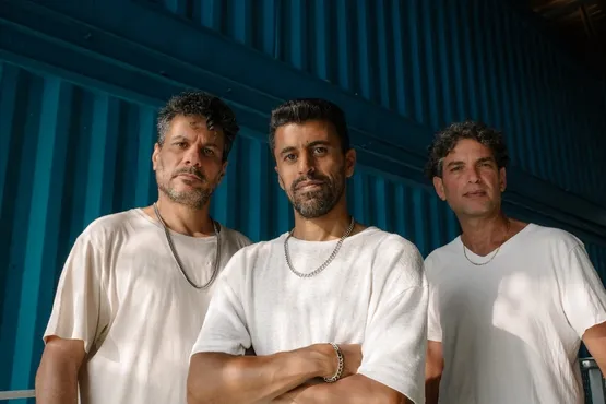 החצר האחורית - מופע חדש