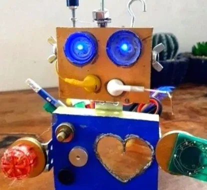 סדנת נגרות - רובוט מאיר מעץ