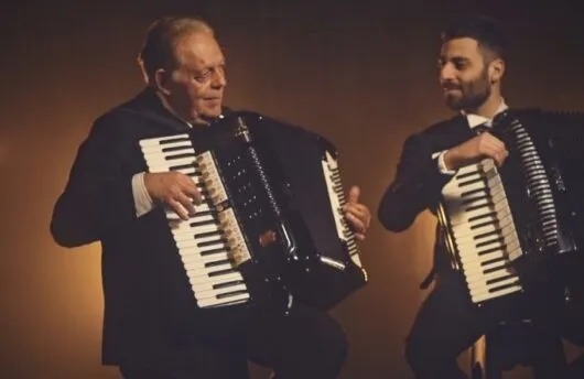 בין ברודווי לשאנז-אליזה
