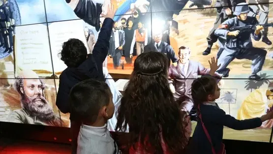 סיור בעברית