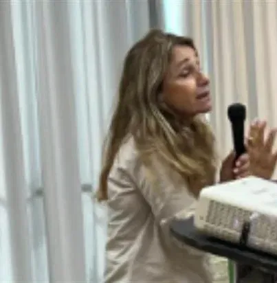 הטרקלין הנשי מארח את אנזי נתן