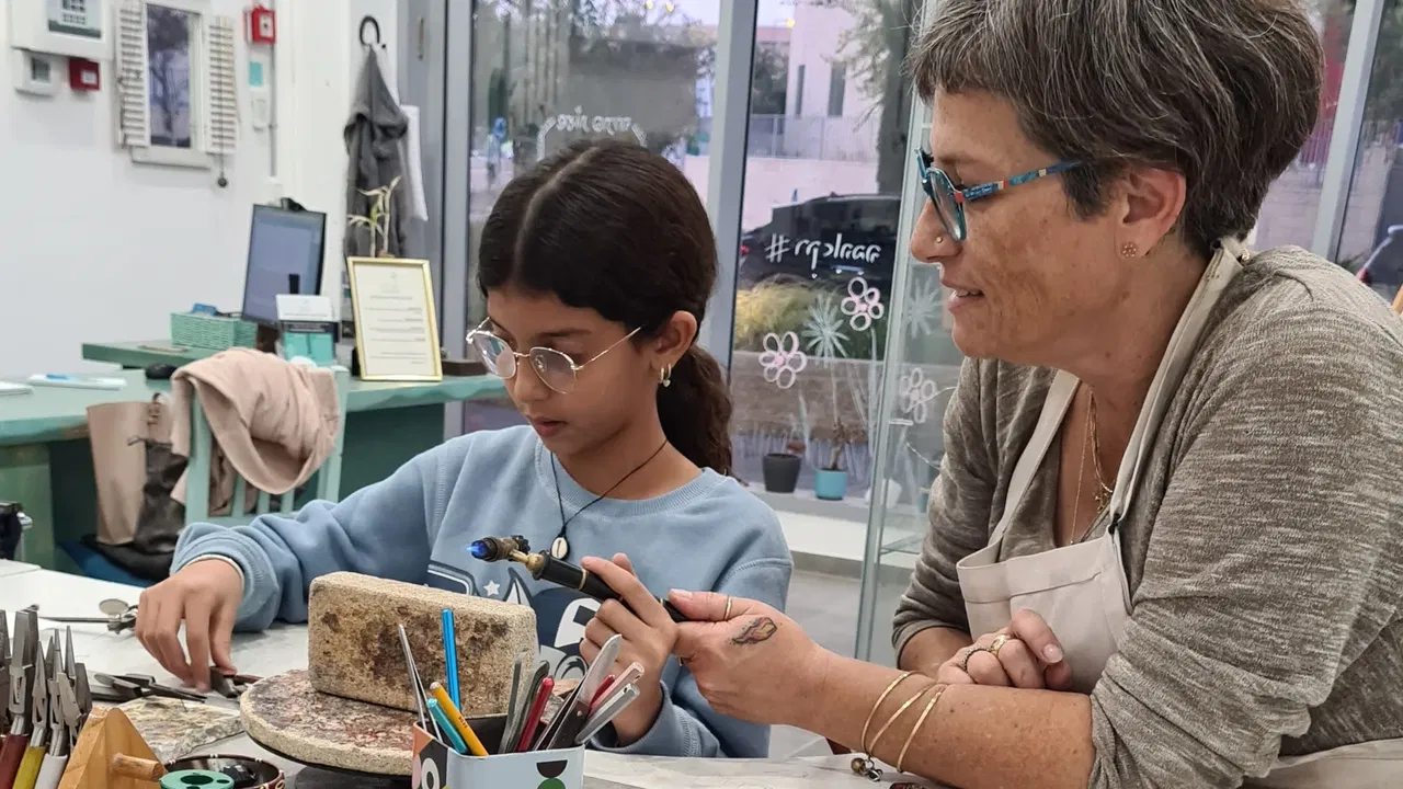 צורפים צעירים: סדנת צורפות לנוער