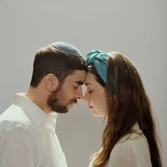 מי שסוכתו נופלת