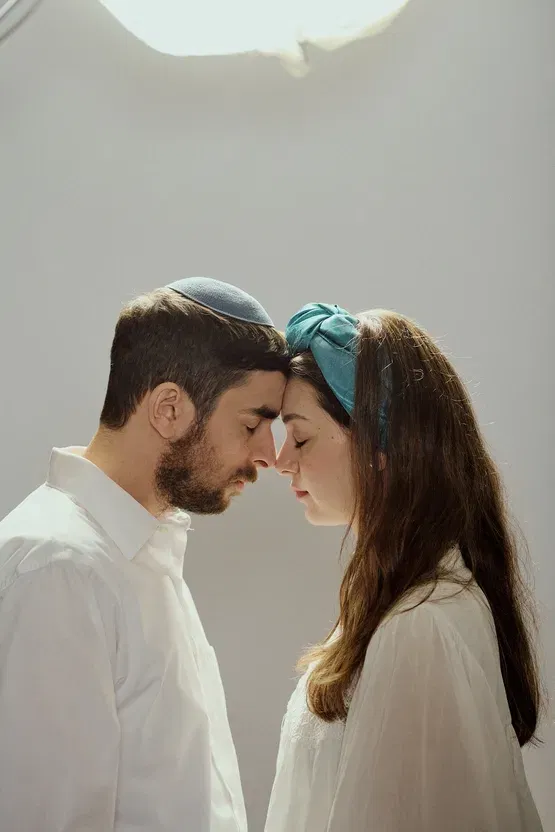 מי שסוכתו נופלת