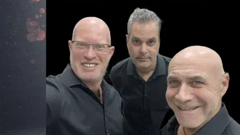 קומיקזה -מארחים את דביר בנדק למופע אלתורים מטורף!!!!
