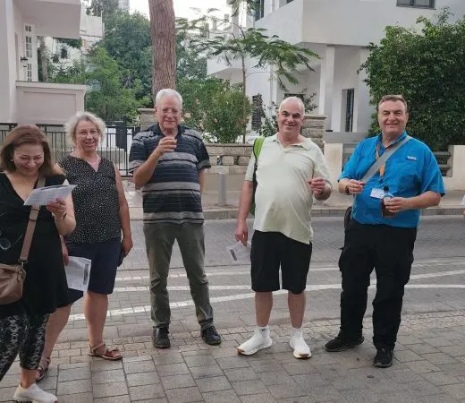 פריטור מזמר-משוררים ושיכורים בת"א הקטנה
