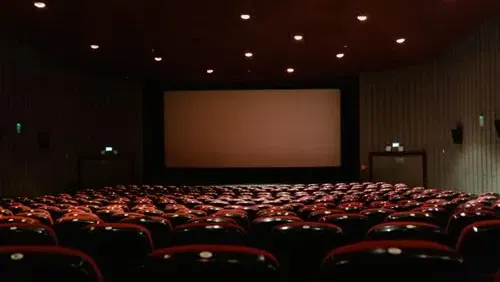 מיקרוסינמה הקרנת הסרט הדונם של סבתא