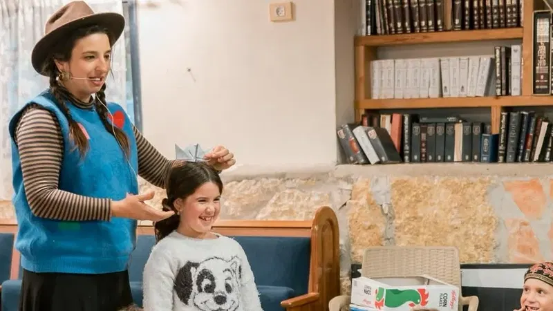 מתכוננים לסוכות בשוק ארבעת המינים - שעת סיפור מסביב לעולם עם תיאטרון איילושקה