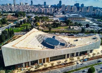 משורר המעוף והרוח – סיפורו של איציק מאנגר