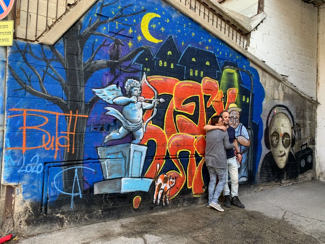 חותם אישי בסיור גרפיטי, סיור כולל התנסות, בהדרכת אורה.