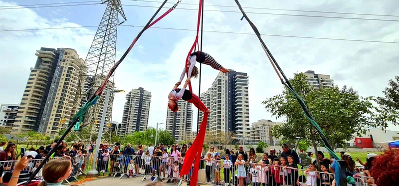 קרקס ומשחקים ברחבת המתנ"ס אחר צהריים של כיף לכל המשפחה!