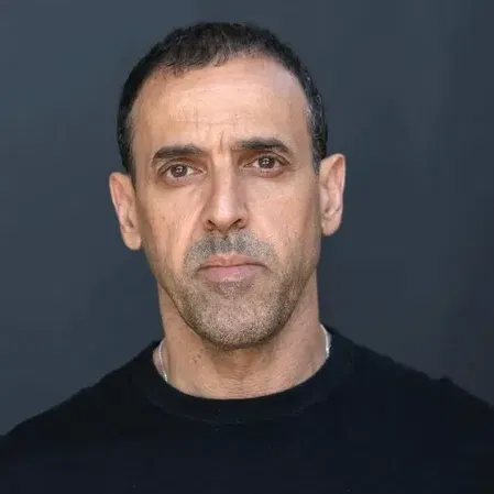 נעם חורב מארח את אלי שרעבי- "בארבע עיניים "