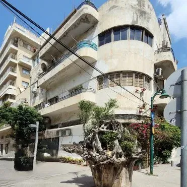 בין ארט דקו למוסכים: סיפורה של שכונת נגה
