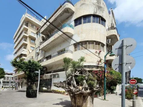 בין אר־דקו למוסכים: סיפורה של שכונת נגה