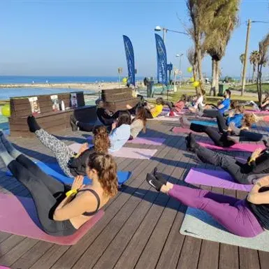 האטה יוגה במרכז קהילתי חוף תל ברוך