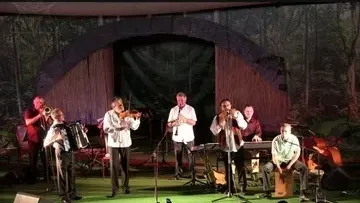 צ'וקרליה - סדרת שישי ב-11 ברחובות