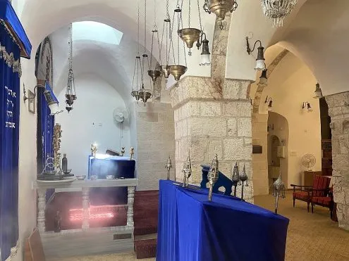 קראים ורבנים בשלטון המוסלמים – סיור אל בין החומות
