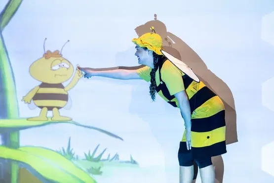 הדבורה מאיה | תיאטרון המדיטק חולון