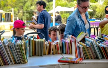 שוק קרא תן - יריד החלפת ספרים