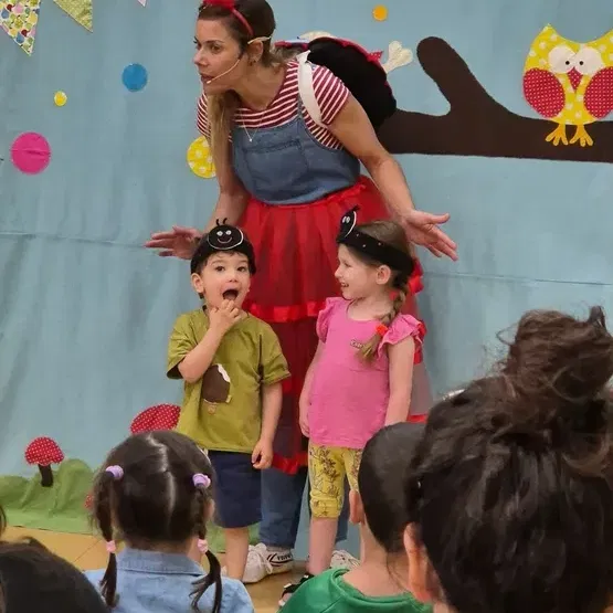 הנקודות הצבעוניות של פיטי החיפושית - תיאטרון סיפור 2-4