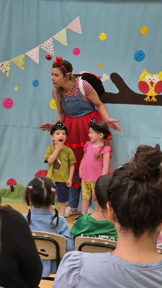 הנקודות הצבעוניות של פיטי החיפושית - תיאטרון סיפור 2-4