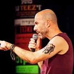סוס אחד נכנס לבר - תיאטרון הקאמרי