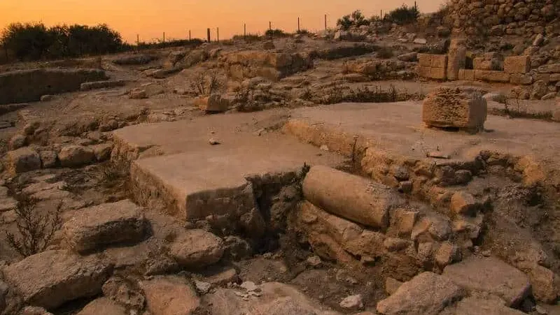 שקיעה בארץ אלף המערות בחורבת בורגין