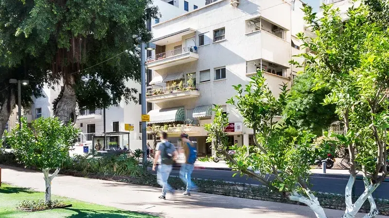 עיר לבנה וחגיגית - סיור באוהאוס בעיר