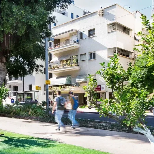 עיר לבנה וחגיגית - סיור באוהאוס בעיר