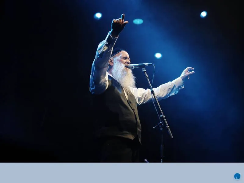 שולי רנד במופע אקוסטי