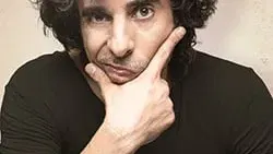 אורי חזקיה במופע סטנדאפ