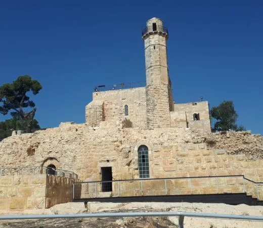 תצפיות ומעיינות, מהר השמחה-נבי סמואל ועד הכפר הקסום ליפתא
