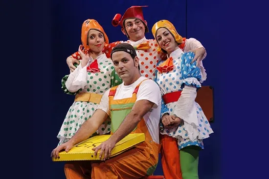 הצגה מחסן השטוזים של דתיה
