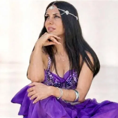 נעים בצל- שיעורי תנועה וריקודי בטן