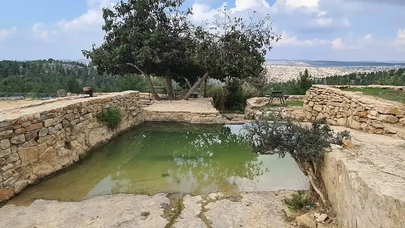 מעיינות נסתרים